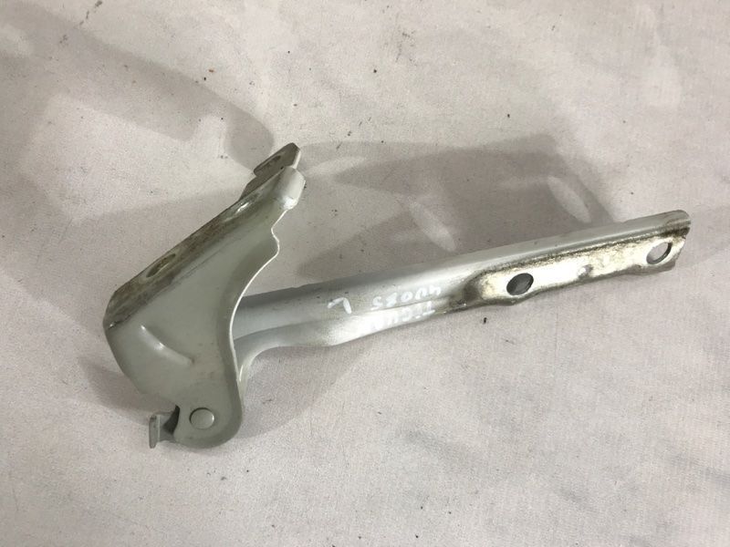 Петля капота 5N0823301A Volkswagen Tiguan