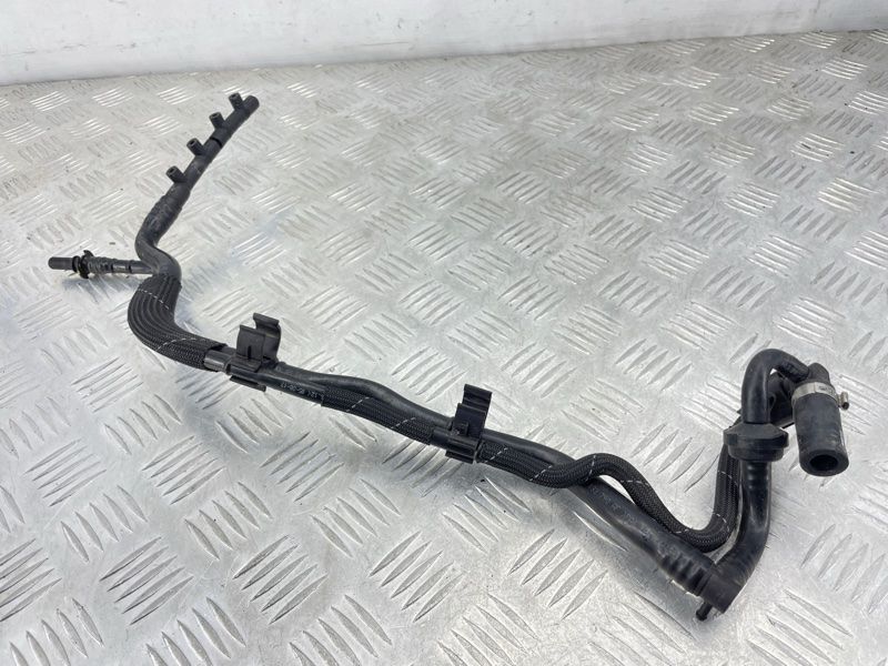Трубка вакуумна 06E133790AF Audi Q7