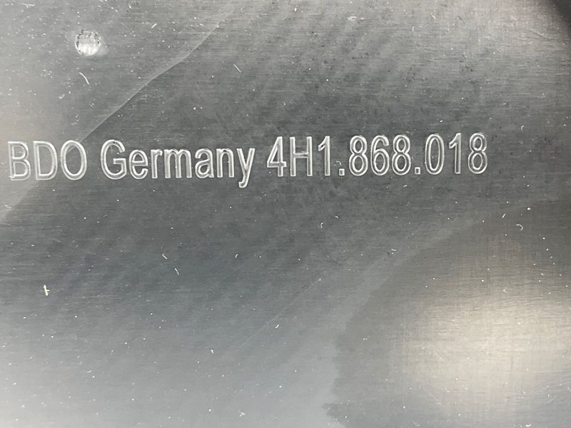 Обшивка дверей Audi A8