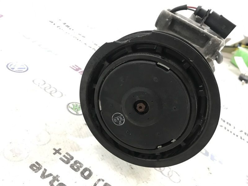 Компресор кондиціонера 4E0260805AR Audi Q7