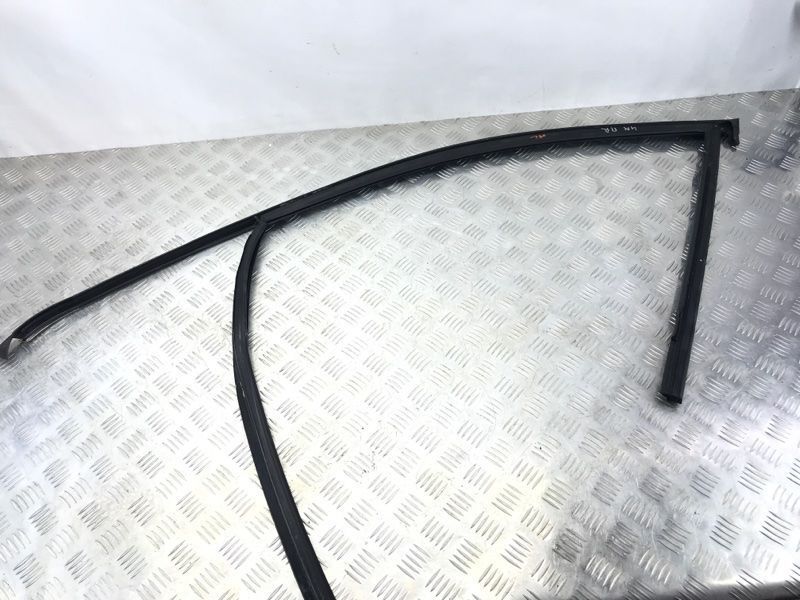 Направляюча скла дверей 4M0837432 Audi Q7