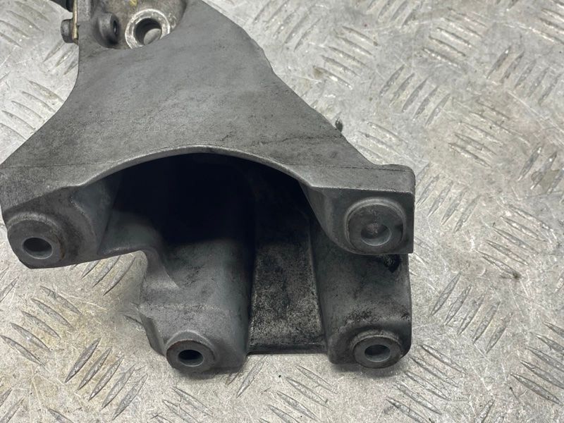 Кронштейн опори двигуна 7L6199308C Audi Q7