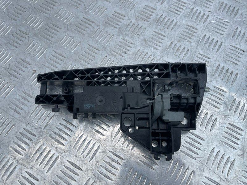 Кронштейн ручки 4H0837886 Audi A6