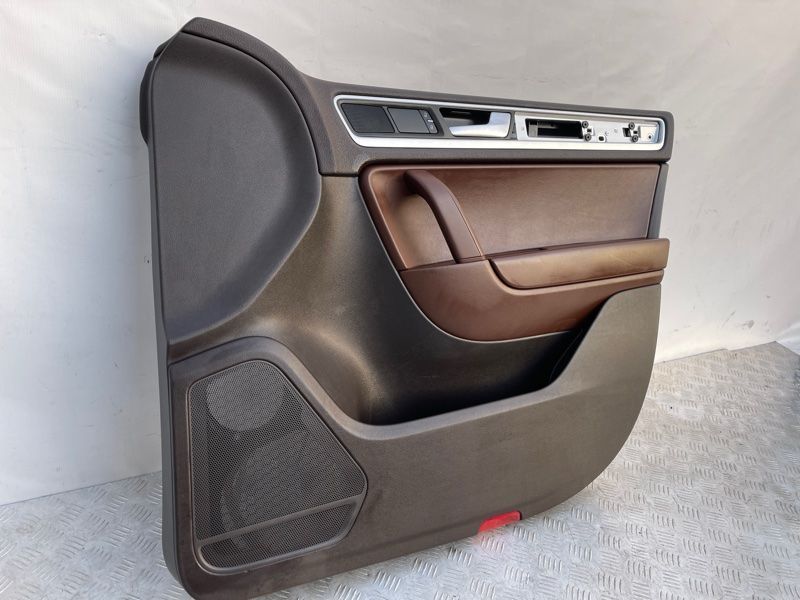 Обшивка дверей Volkswagen Touareg