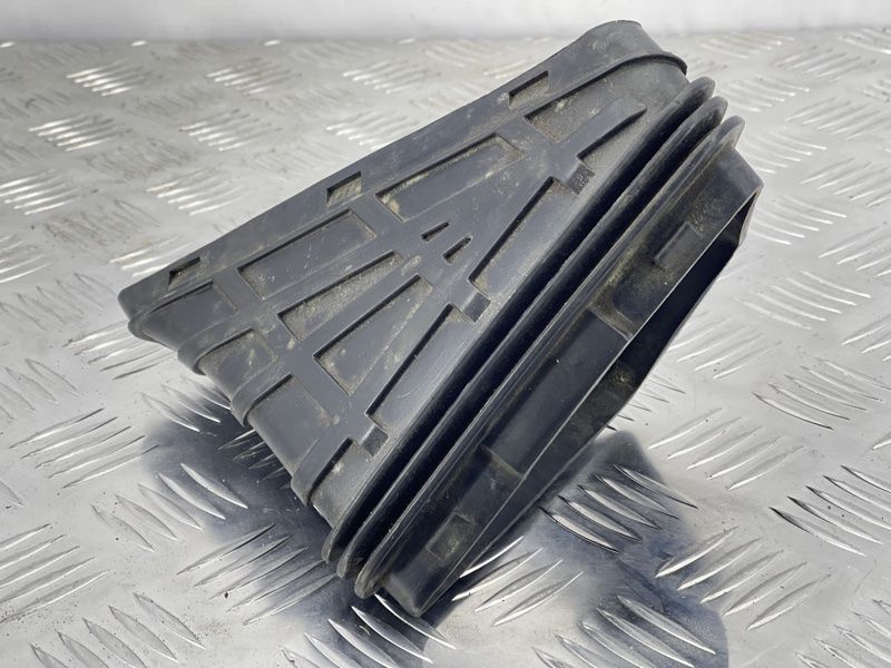 Повітропровід 8K0129739 Audi A4