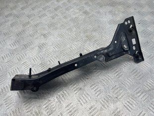Кріплення крила 8W0821136C Audi A4