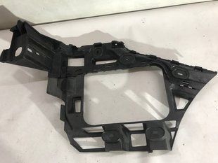 Направляюча заднього бампера 7P6807393A Volkswagen Touareg