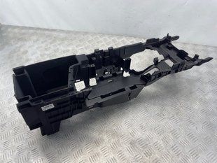 Кронштейн центральної консолі 31469592 Volvo XC90