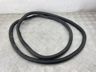 Уплотнитель двери Ford Escape
