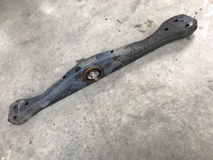 Кронштейн коробки передач 7L0399227B Audi Q7
