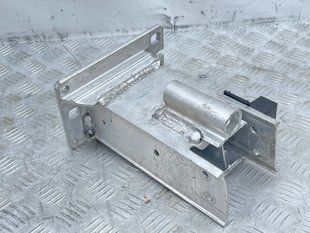 Кронштейн усилителя бампера 8R0807134B Audi Q5
