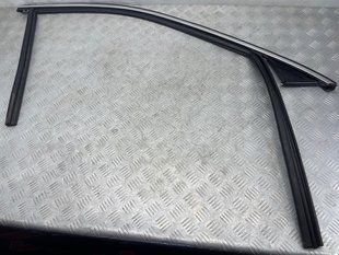 Направляющая стекла двери 31841450 Volvo XC90