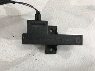 Антенна бесключевого доступа (KESSY) 8K0907247 Audi Touareg Audi A4, Audi A4 Allroad, Audi A5, Audi A6, Audi A7, Audi A8, Audi Q5, Audi RS5, Audi RS7, Audi S4, Audi S5, Audi S6, Audi S7, Audi S8, Audi SQ5