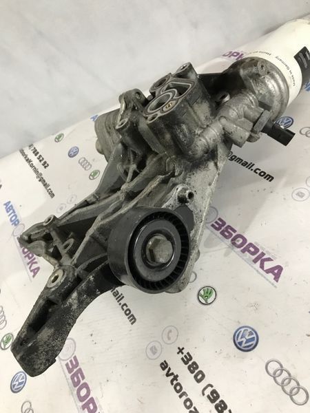 Кронштейн генератора 06J903143 Volkswagen CC