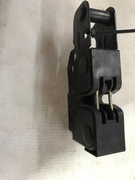 Замок капота 4L0823509B Audi Q7