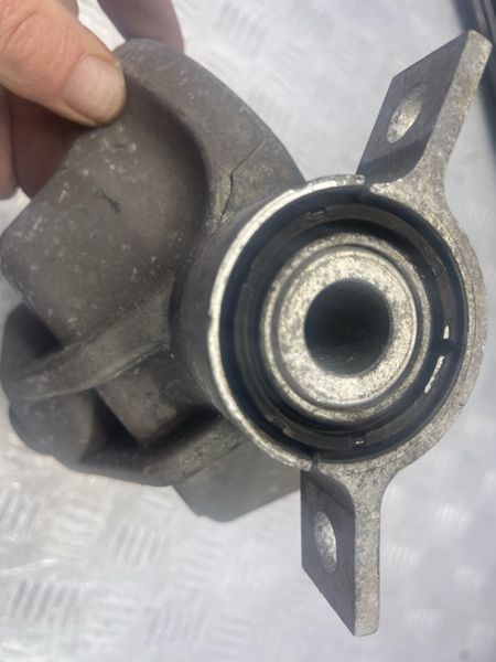 Кронштейн 7l8513029 Audi Q7