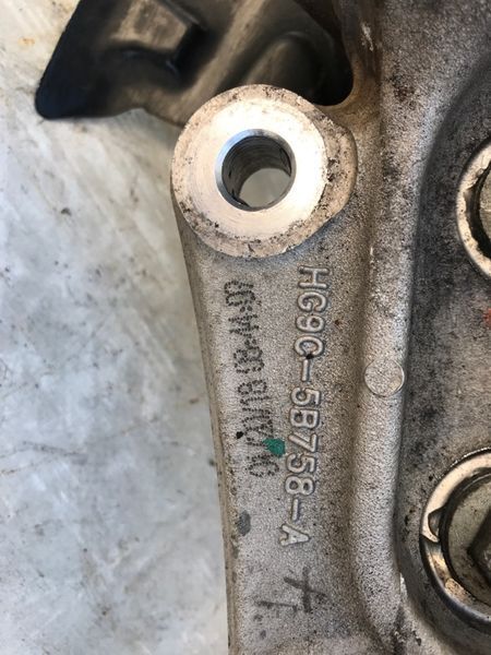 Маточина hg9c5b758a Ford Fusion