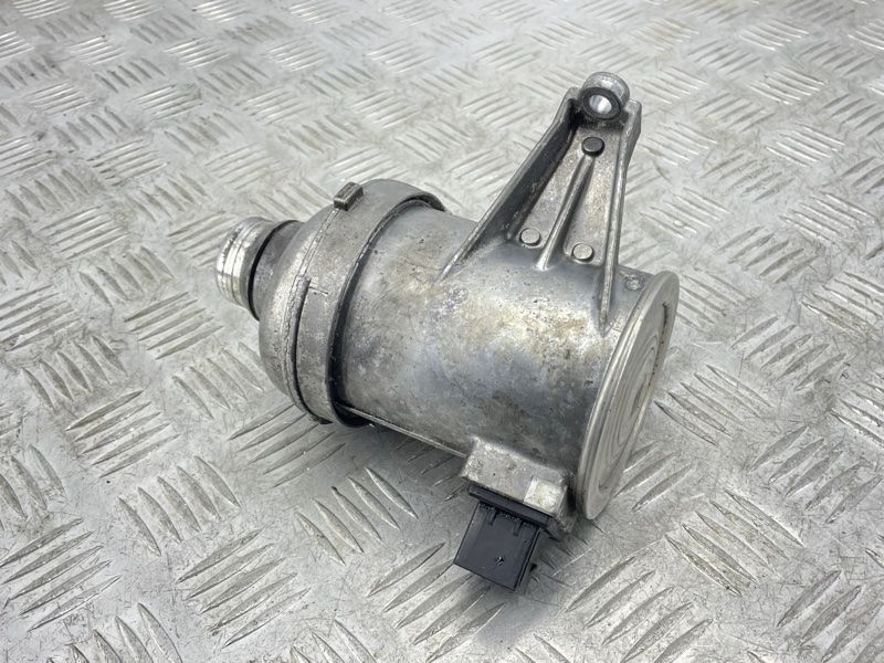 Насос охлаждающей жидкости 31368715 Volvo XC90 Volvo S60, Volvo S60 Cross Country, Volvo S80, Volvo S90, Volvo V60, Volvo V60 Cross Country, Volvo V90, Volvo V90 Cross Country, Volvo XC40, Volvo XC60, Volvo XC70, Volvo XC90