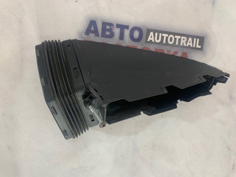 Воздухозаборник 4G0129624D Audi A7