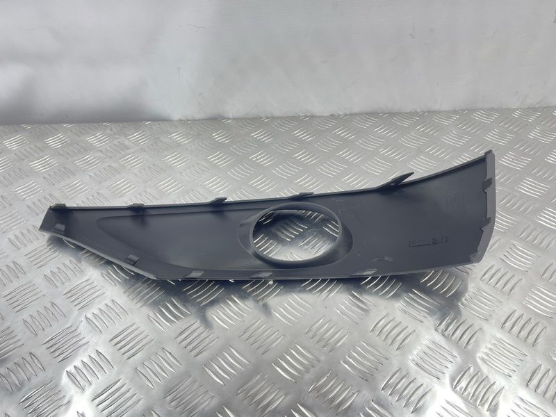 Накладка протитуманної фари 7P6807490BGRU Volkswagen Touareg