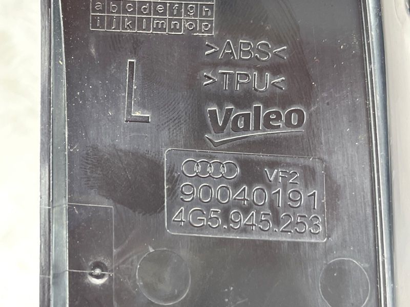 Накладка заднього ліхтаря 4G5945253 Audi A6