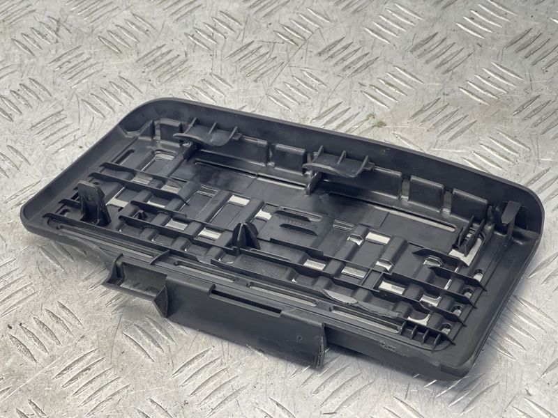 Накладка для ноги водителя 5Q1864551A Volkswagen Passat
