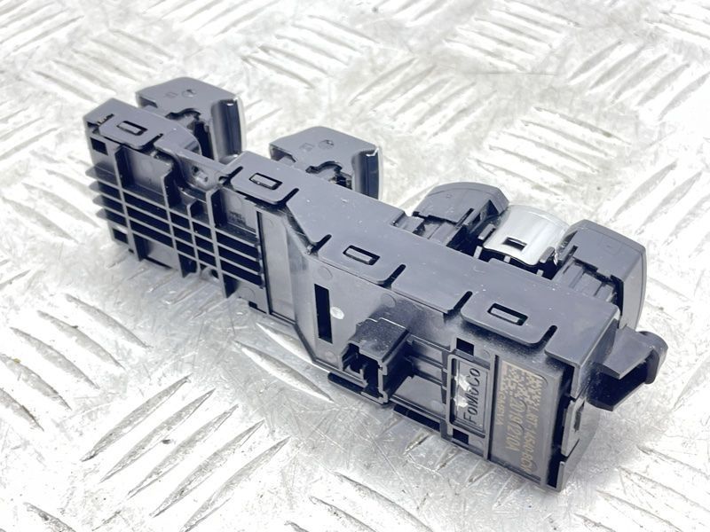 Блок кнопок стеклоподъемников двери LJ6T14540BCW Ford Escape