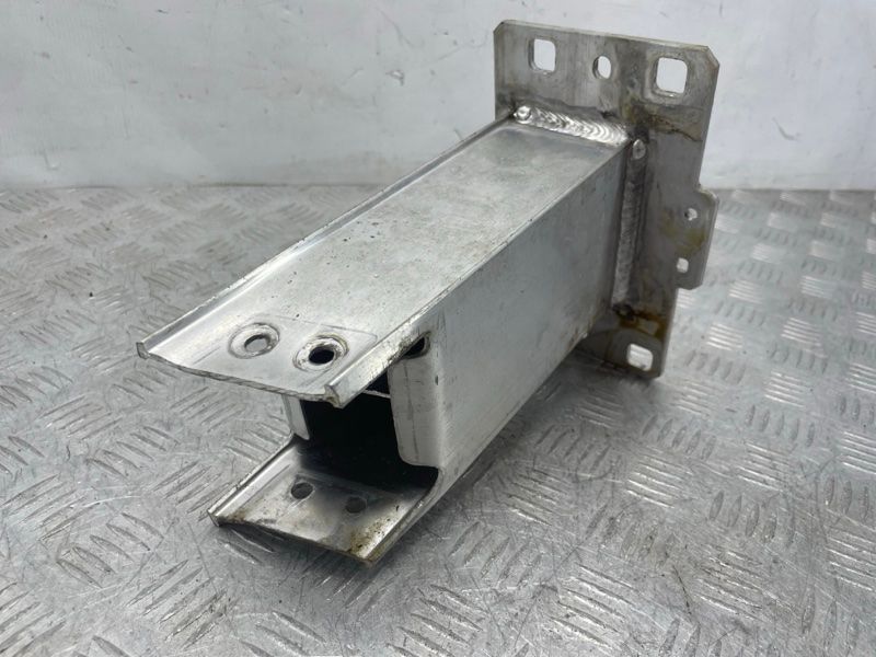 Кронштейн підсилювача бампера правий 80A807134 Audi Q5 Audi Q5, Audi Q5 Sportback, Audi SQ5, Audi SQ5 Sportback