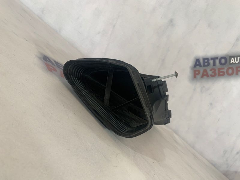 Воздухозаборник 4G0129624D Audi A7