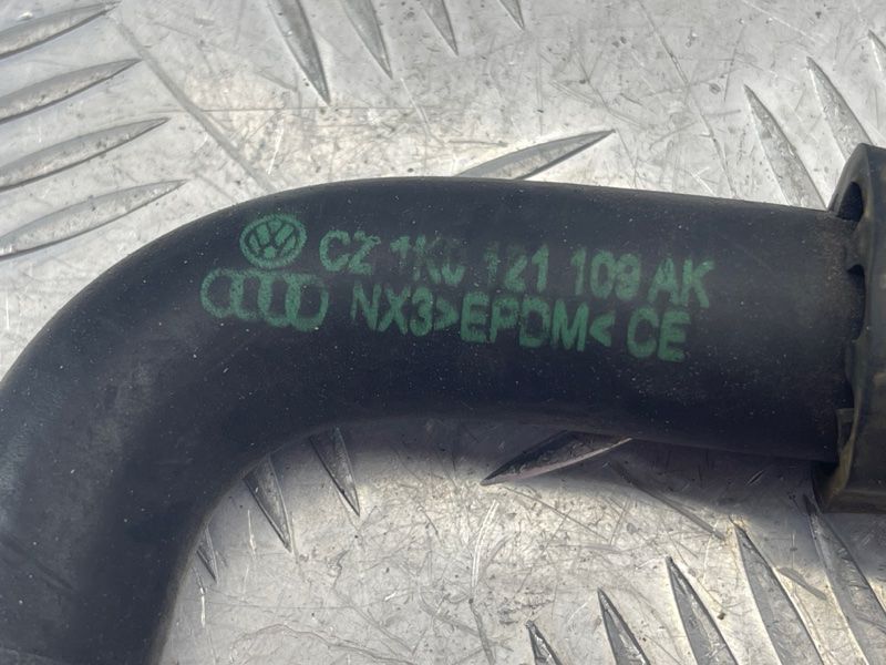 Патрубок системи охолодження 1K0121109AK Volkswagen CC