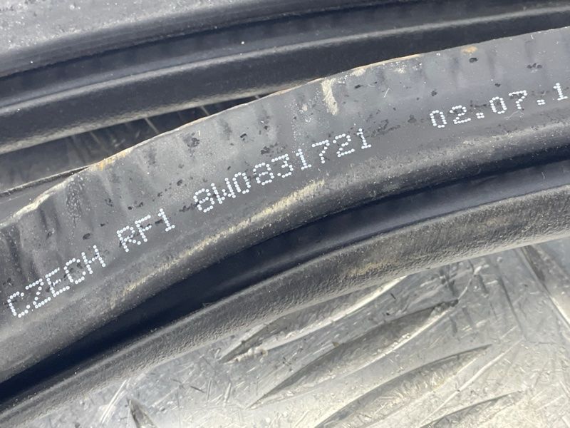 Ущільнювач дверей 8W0831721 Audi A4 Allroad