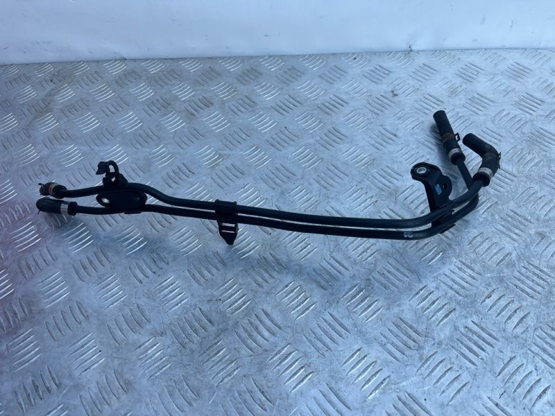 Патрубок 04L121444F Audi Q3