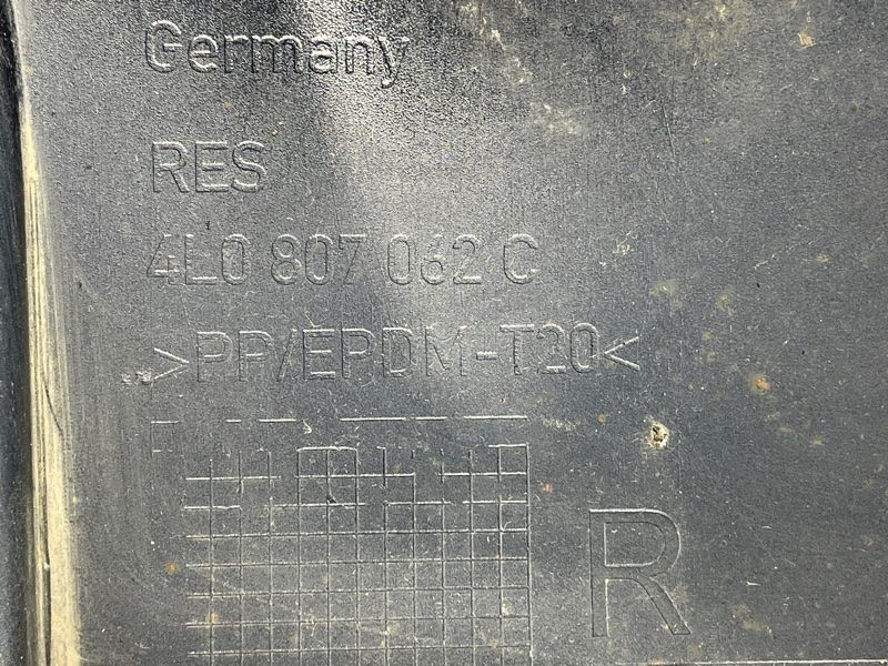 Спойлер переднього бампера 4L0807062C Audi Q7