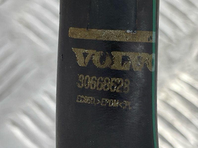 Шланг системи охолодження 30668628 Volvo XC60
