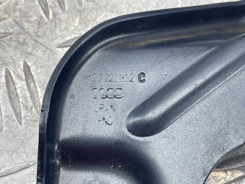 Петля капота 4G8823302C Audi A6