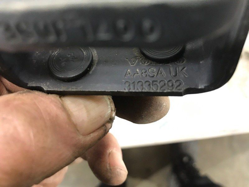 Петля кришки багажника 31335292 Volvo XC60