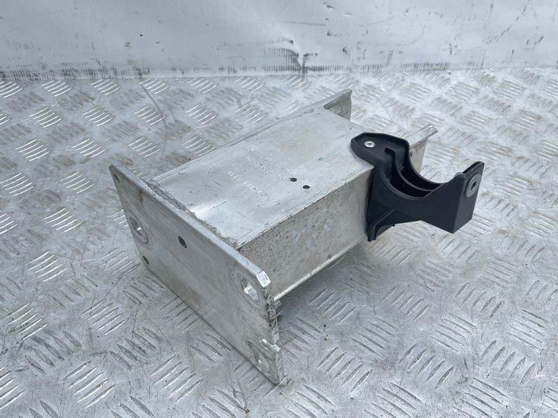 Кронштейн підсилювача бампера 8R0807134B Audi Q5