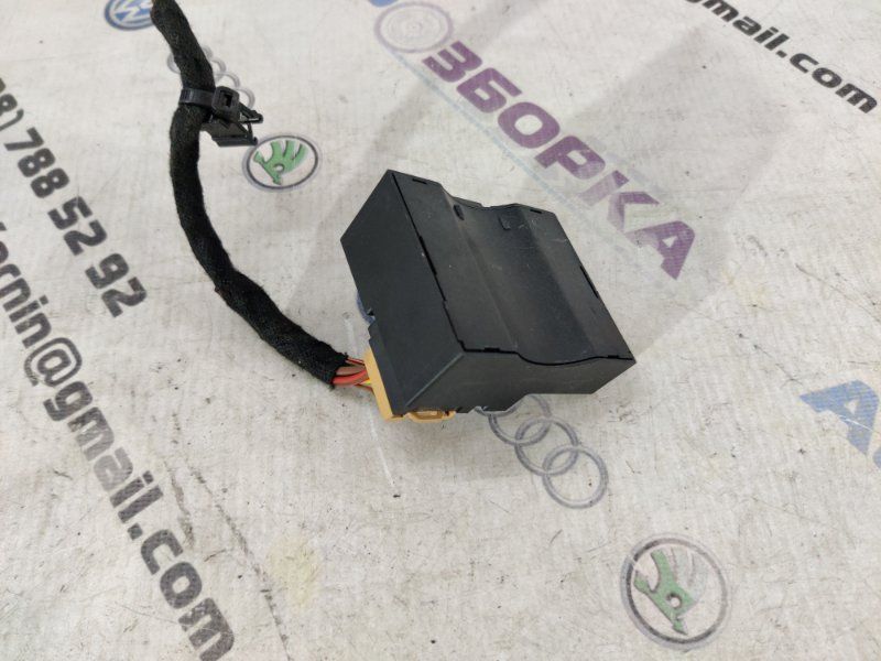Блок управления электропривода регулировки спойлера 4G8959252 Audi A7
