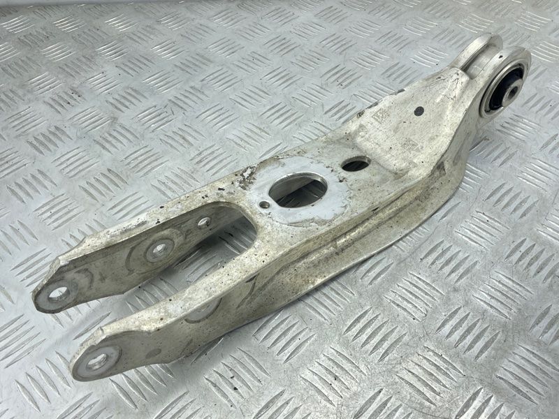 Рычаг задней подвески поперечный нижний 80A505311B Audi A6