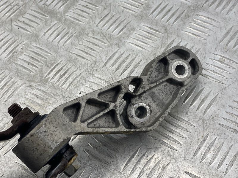 Кронштейн опоры двигателя 8641076 Volvo XC60