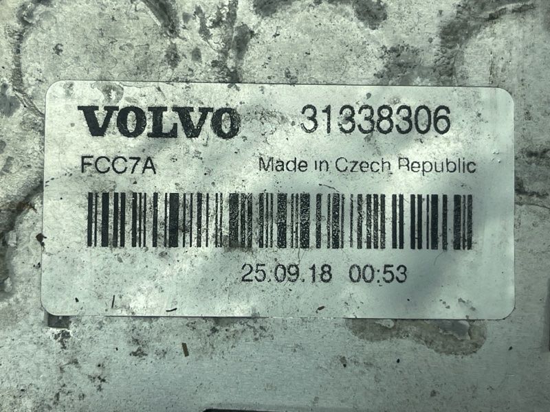 Радіатор інтеркулера 31338306 Volvo XC90