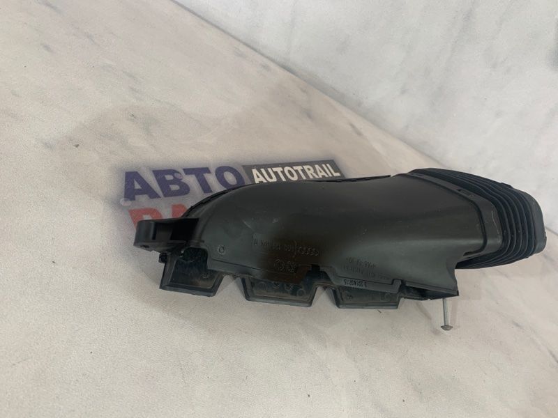 Воздухозаборник 4G0129624D Audi A7