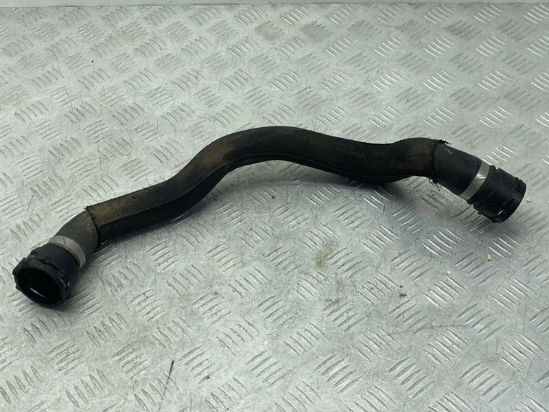 Патрубок системи охолодження 8K0121101M Audi A4