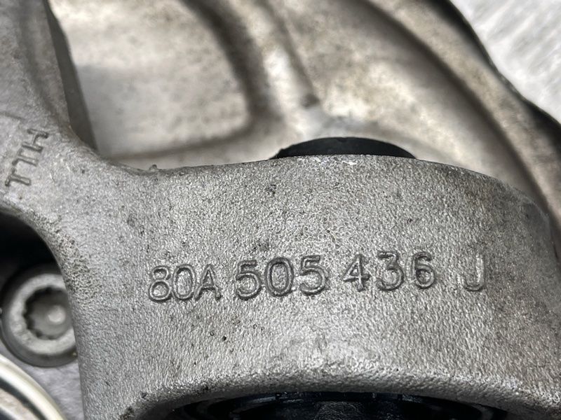 Поворотний кулак / цапфа з підшипником 80A505436J Audi Q5