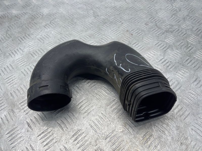 Патрубок воздушный 5N0129618C Volkswagen Tiguan