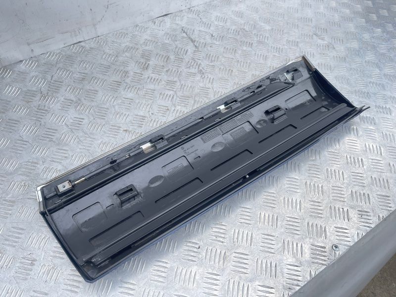 Накладка дверей 7P6854950H Volkswagen Touareg