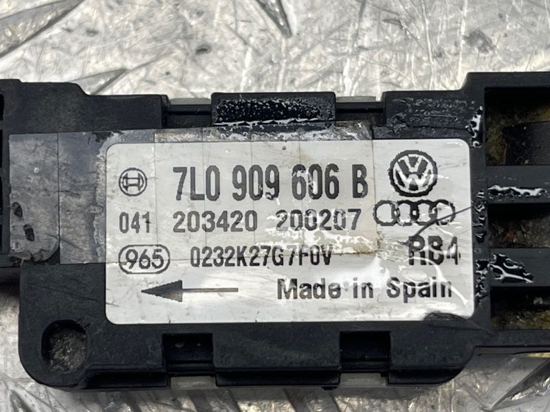 Датчик удару 7L0909606B Volkswagen Touareg