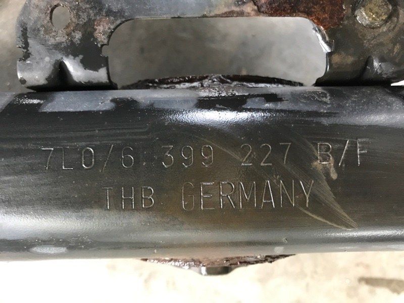 Кронштейн коробки передач 7L0399227B Audi Q7