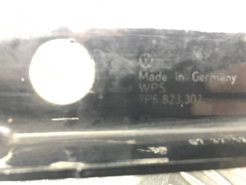 Петля капота 7P6823301 Volkswagen Touareg