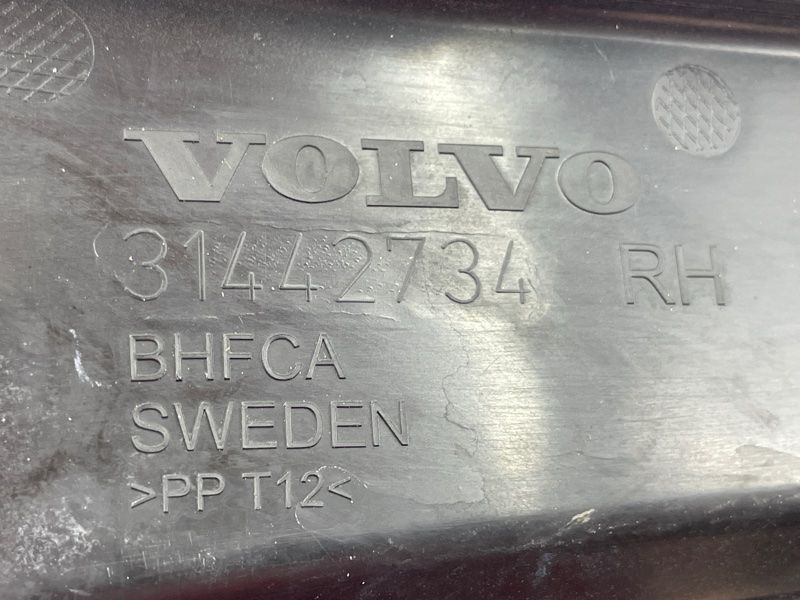 Накладка переднього крила права 31442734 Volvo XC90 Volvo XC90